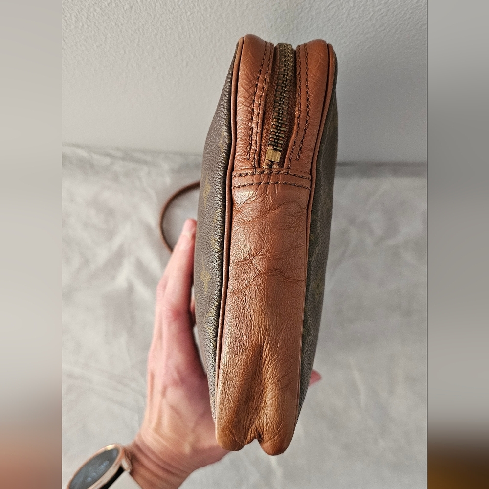 Louis Vuitton Brown Monogram Clutch - Picture 5 of 13